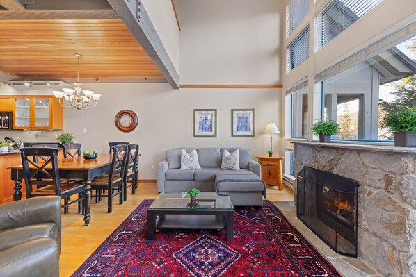 Welcome to 313 Greystone Lodge!