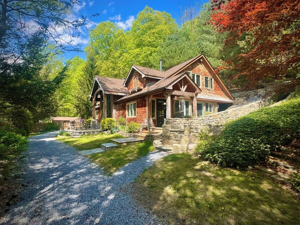 The Lodge has rustic timber frame & mission style themes  to blend w/nature.