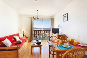 Welcome to our chalet-inspired 2 Bedroom Apartment in Font Romeu!
