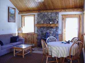 Comfort and Convenience in a lovely, lakeside cabin.
