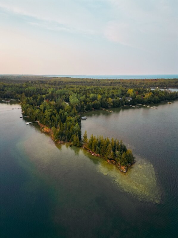 This private peninsula is all yours! East and west facing docks mean sunrises and sunset views from the cabin.