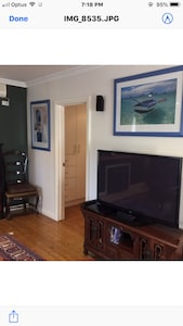 Excellent location 100 metres to beach & 8 minutewalk to Rosebud Plaza