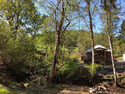 THE HIPPIE SHACK 24’YURT & tiny house AT PACHAMAMA FARM 