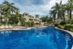Palms at Wailea pool and hot tub for you to enjoy