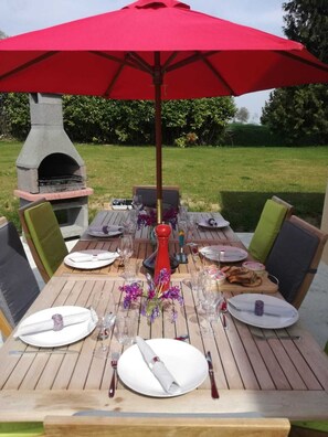 Outdoor dining space