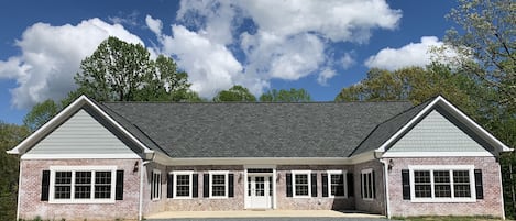 The driveway allows for plenty of parking for guests! 