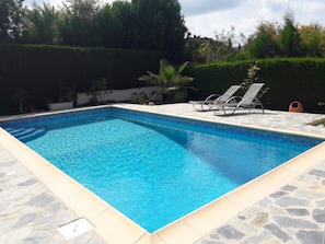 Swimming pool showing steps