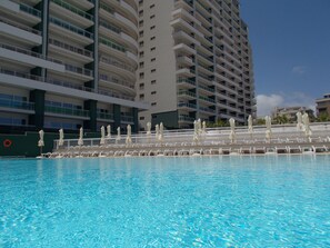 Fort Cambridge complex communal pool