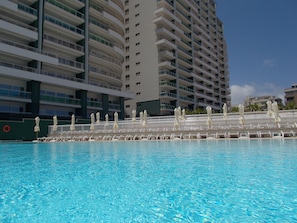 Fort Cambridge complex communal pool