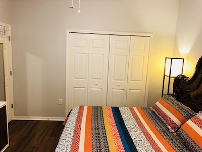 5*Centrally Located*Private Bed/Bath&Entrance*(View Room)