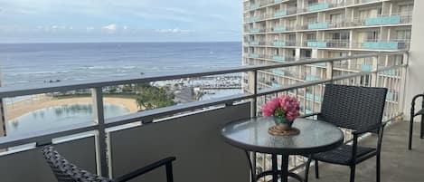 Direct ocean and lagoon view from lanai