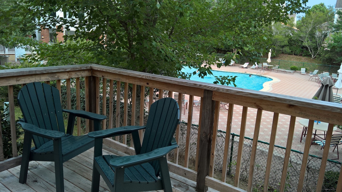 Spacious open floor plan 3 bedroom cottage Sleeps 10.