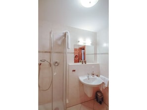 Ferienwohnung - mit Balkon und Küchenzeile