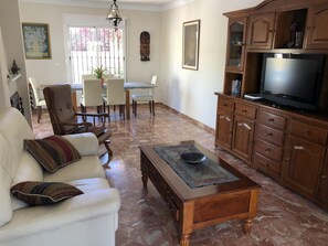 Living and dining room with sofabed 
