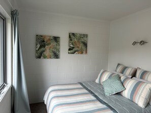 Master Bedroom - Queen Bed
