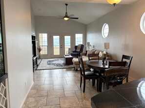 Open Area Floor Plan for Entertaining