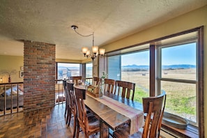 Dining Table | Dishware Provided