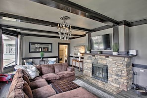 Living Area | Wood-Burning Fireplace | Smart TV