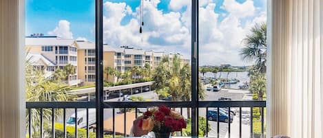 Awesome Bay views out the sunroom window makes enjoying home cooked meals even more special!!