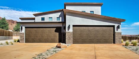 Moab Vacation Rental | 3BR | 2.5BA | 1,900 Sq Ft | Step-Free Access