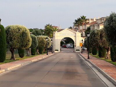 Capanes del Golf - Stunning 2 Bed Golfer and Family-friendly Apartment