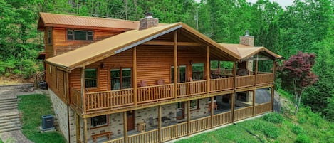 Luxurious Cabin with Smoky Moutain views!