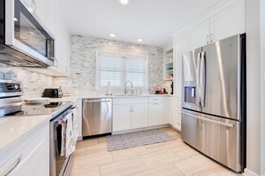 Copy of 08-111 Topsail Ct - Kitchen Edit-3