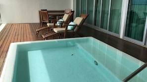 屋外スパ浴槽