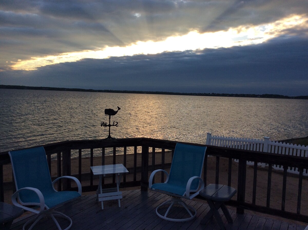 BEAUTIFUL SAG HARBOR PRIVATE BEACH ON NOYAC BAY SPECTACULAR VIEWS. BOOK NOW!