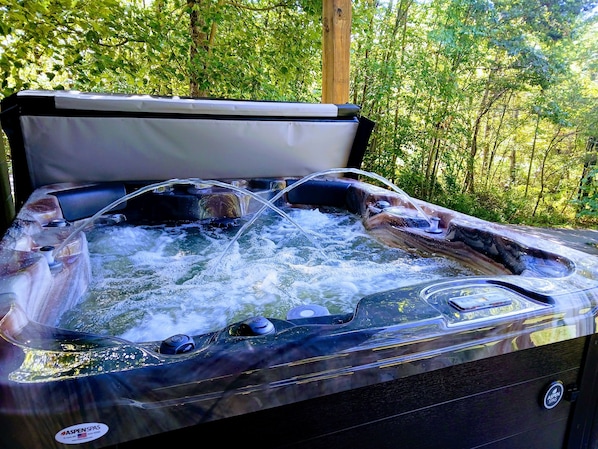 Brand new hot tub with fountains!