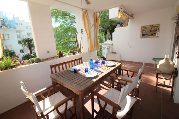Outdoor dining