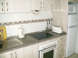 Fully Fitted Kitchen