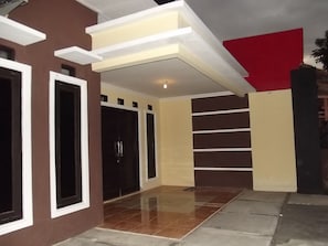 2 BR House Near Hartono Mall and Monjali