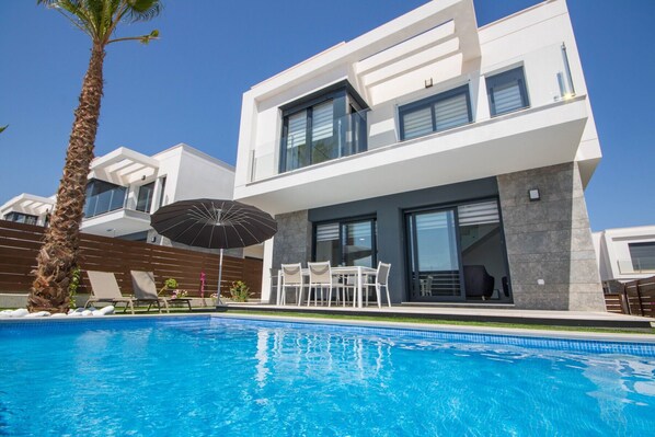 Zapholiday - 3034 - Villa Vistabella Golf, Alicante - Schwimmbad