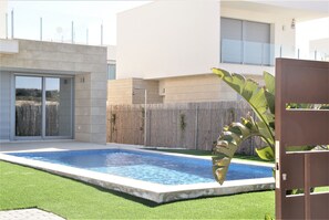 Zapholiday - 3053 - rental Villa Vistabella golf, Alicante - swimming pool