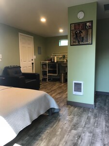 Business Bungalow in Vancouver, WA
