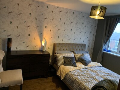 Classy One bed Apartment in Trendy Chiswick (Sleeps 4)