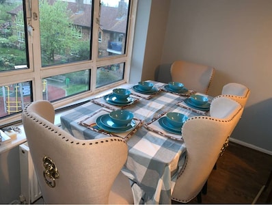 Classy One bed Apartment in Trendy Chiswick (Sleeps 4)