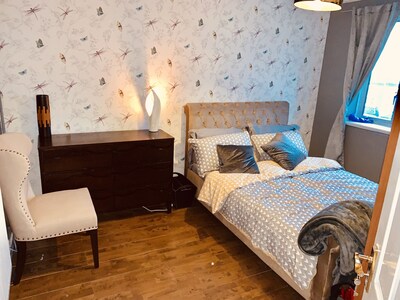 Classy One bed Apartment in Trendy Chiswick (Sleeps 4)