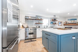 Guests must supply their own food, drinks (including coffee), spices, condiments, and paper goods (coffee filters, napkins, plastic wrap, etc.)
                