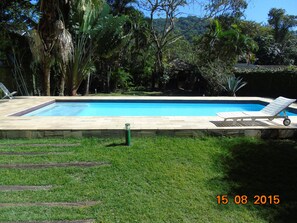 Piscina e Jardim