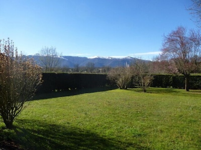 Apartamento de vacaciones frente a los Pirineos.