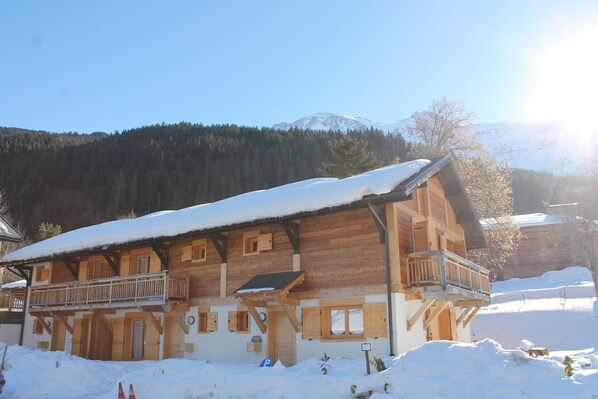 Chalet mitoyen neuf et tres confort