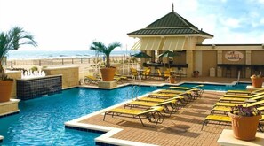 Outdoor Pool & Bar