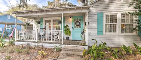 Winter Garden Vacation Rental | 2BR | 1BA | 3 Steps Required for Entry