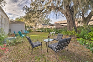 Private Backyard | Fire Pit | 870 Sq Ft | Single-Story Cottage