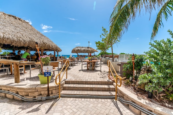 Tiki Bar 