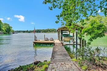 Cairns Home-Waterfront, family-friendly, wide water views