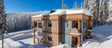 Beautiful Large Duplex on the Ridge with Easy Ski in and Ski out 