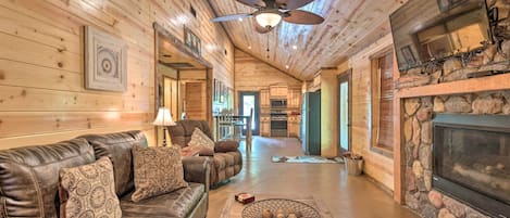 Broken Bow Vacation Rental | 2BR | 1.5BA | 1,200 Sq Ft | Steps Required